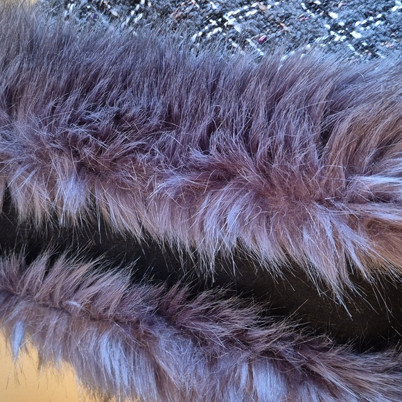 MODENA Faux Fur Trim Tweed Look Cape Toggle Closure - Picture 5 of 16
